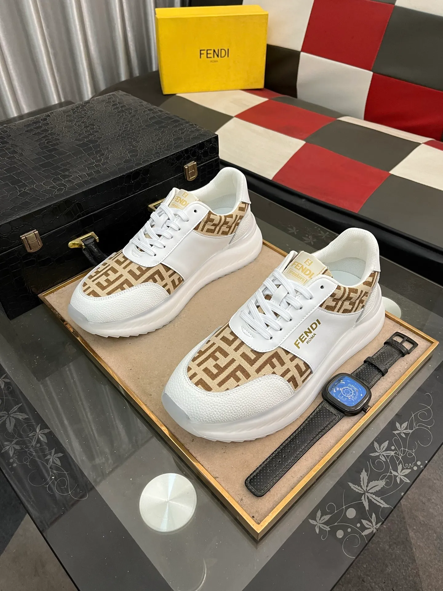 Men's Men's Shoes💰458⌚️⌚️[Fendi] Fendi's latest casual shoes for men! Available at counters simultaneously! Made entirely of imported top-grain calfskin, the interior is made of top-grain water-dyed cowhide, and the original factory-supplied rubber outsole. Leading new fashion concepts. Matching code: 38-444️⃣Colors available